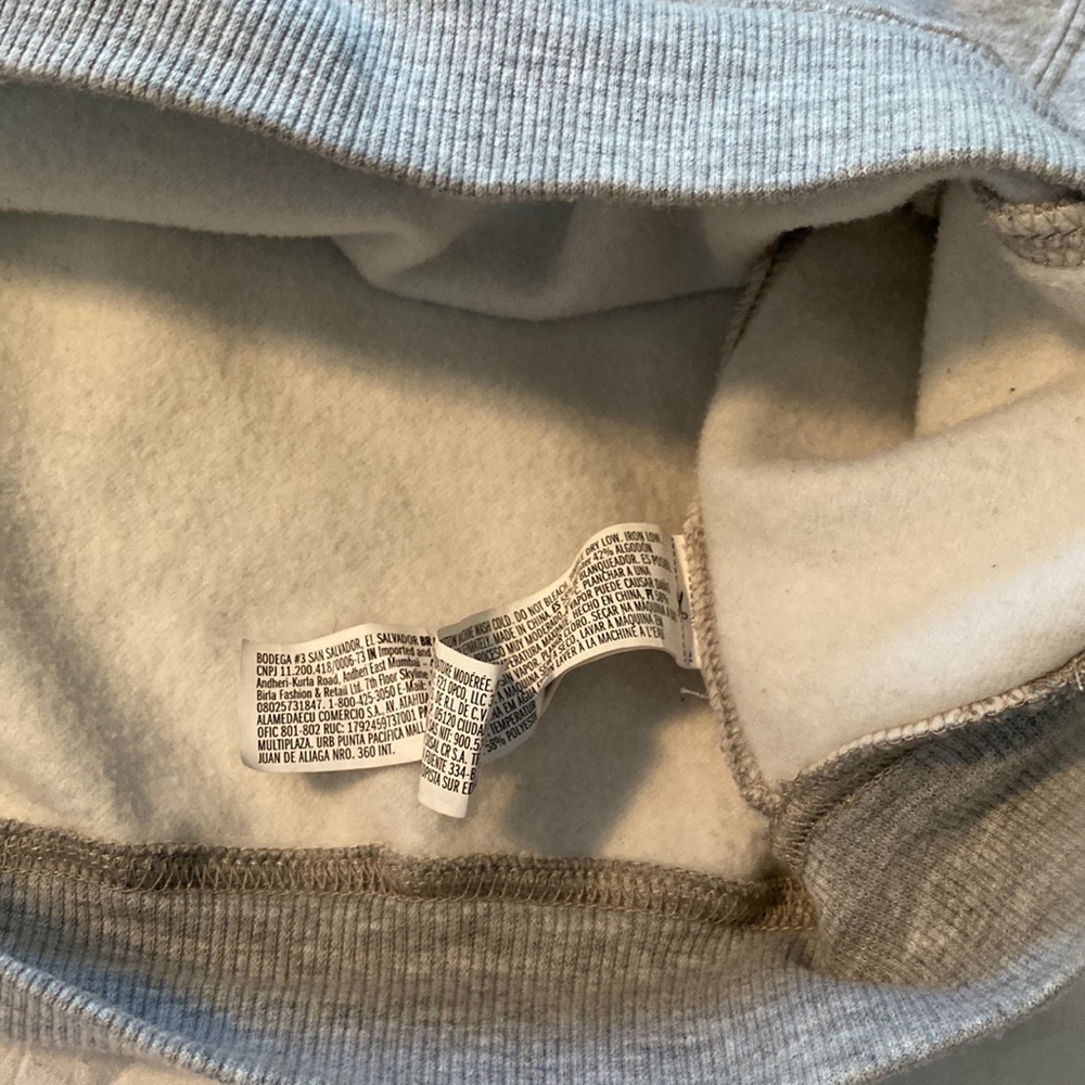 EUC Forever 21 crop hoodie with vneck collar size large - Picture 6 of 6